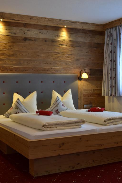 Pension Alpenperle Holzgau Rum bild