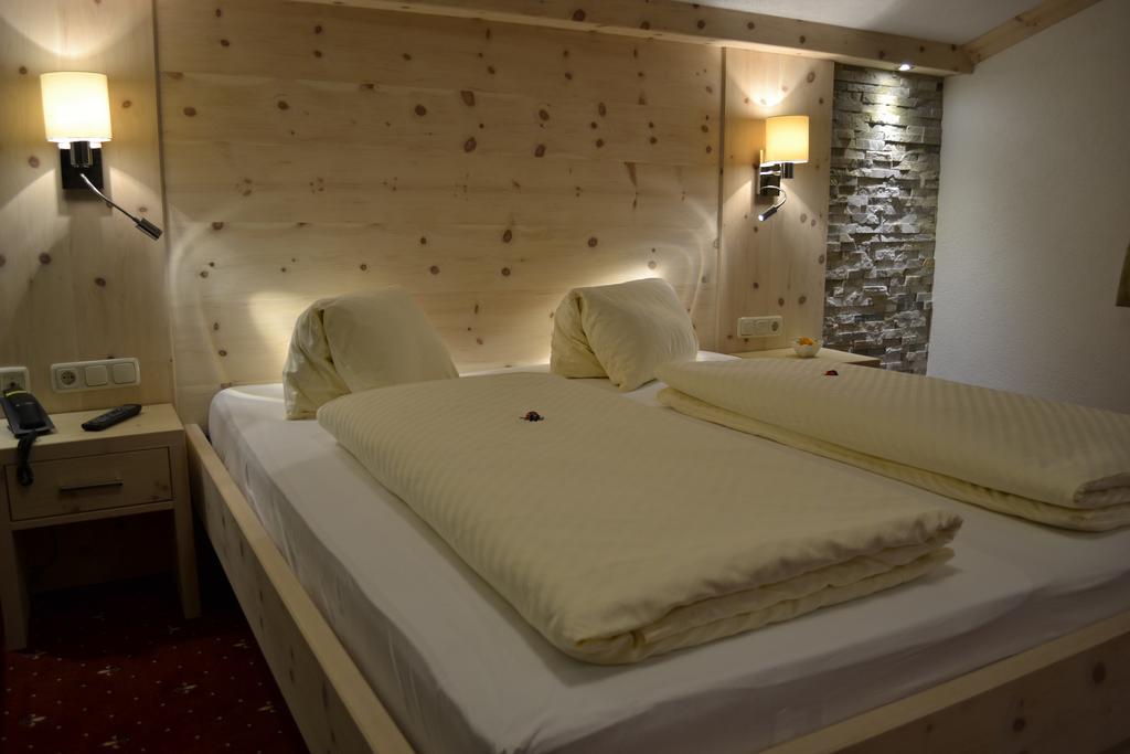 Pension Alpenperle Holzgau Exteriör bild