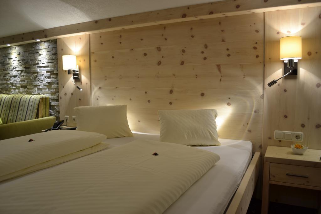 Pension Alpenperle Holzgau Exteriör bild