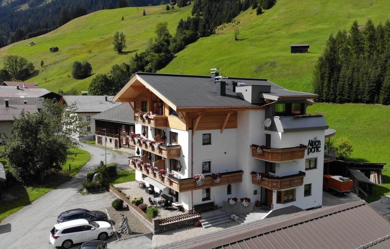 Pension Alpenperle Holzgau Exteriör bild
