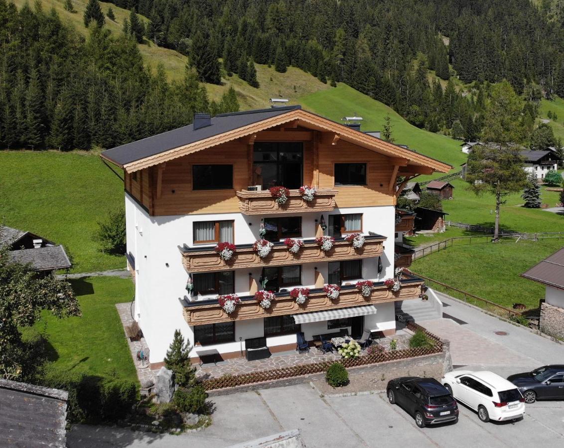Pension Alpenperle Holzgau Exteriör bild