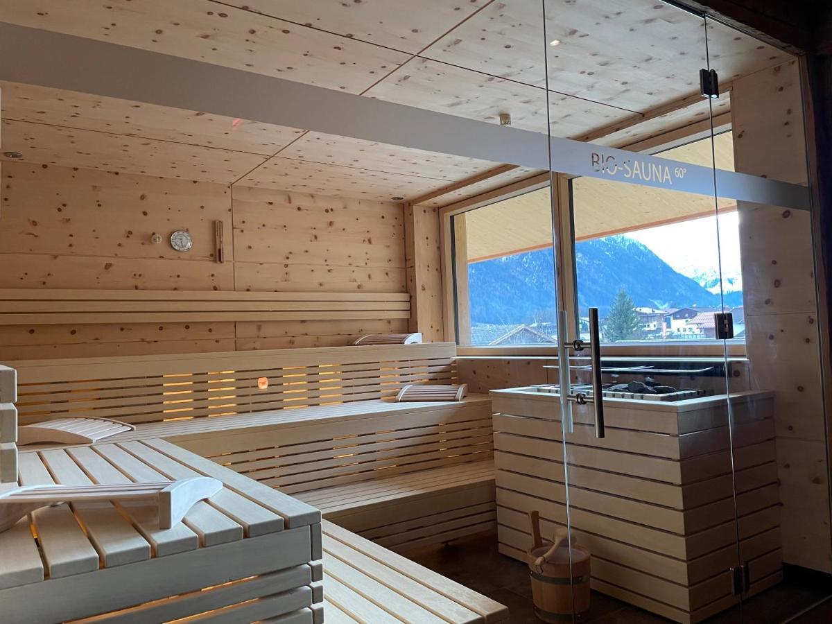 Pension Alpenperle Holzgau Exteriör bild