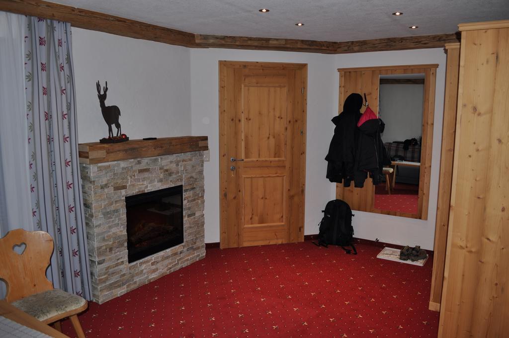 Pension Alpenperle Holzgau Exteriör bild