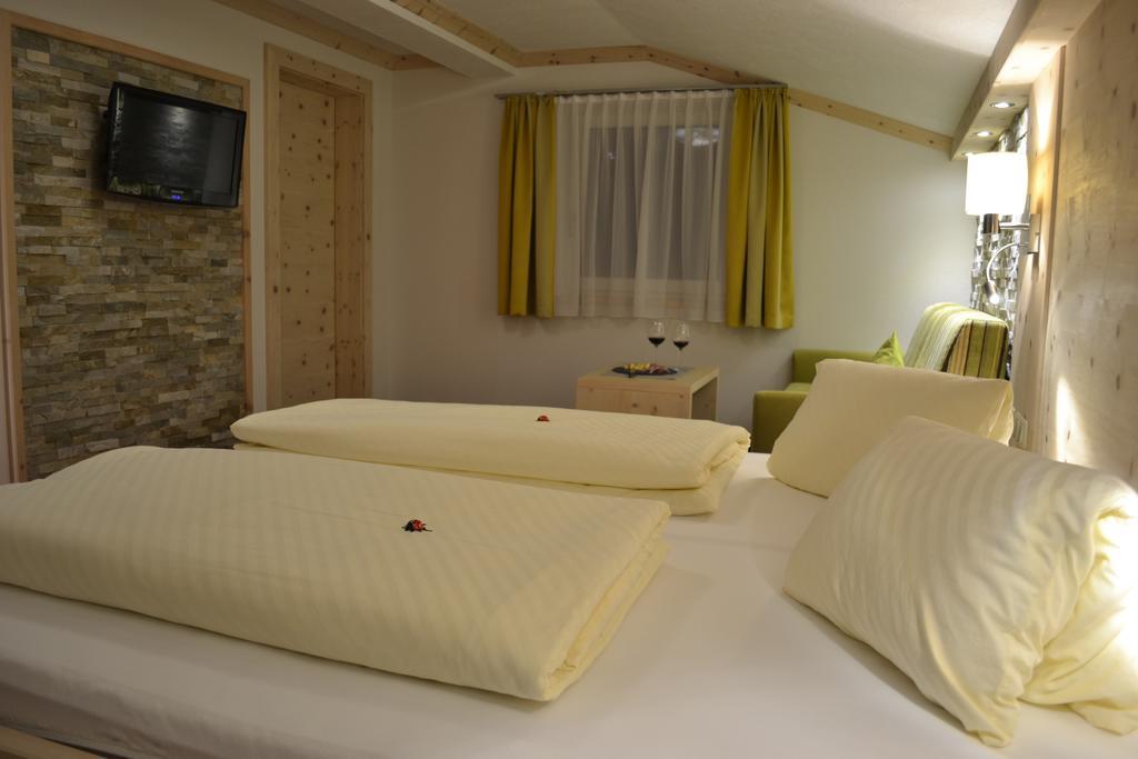 Pension Alpenperle Holzgau Exteriör bild