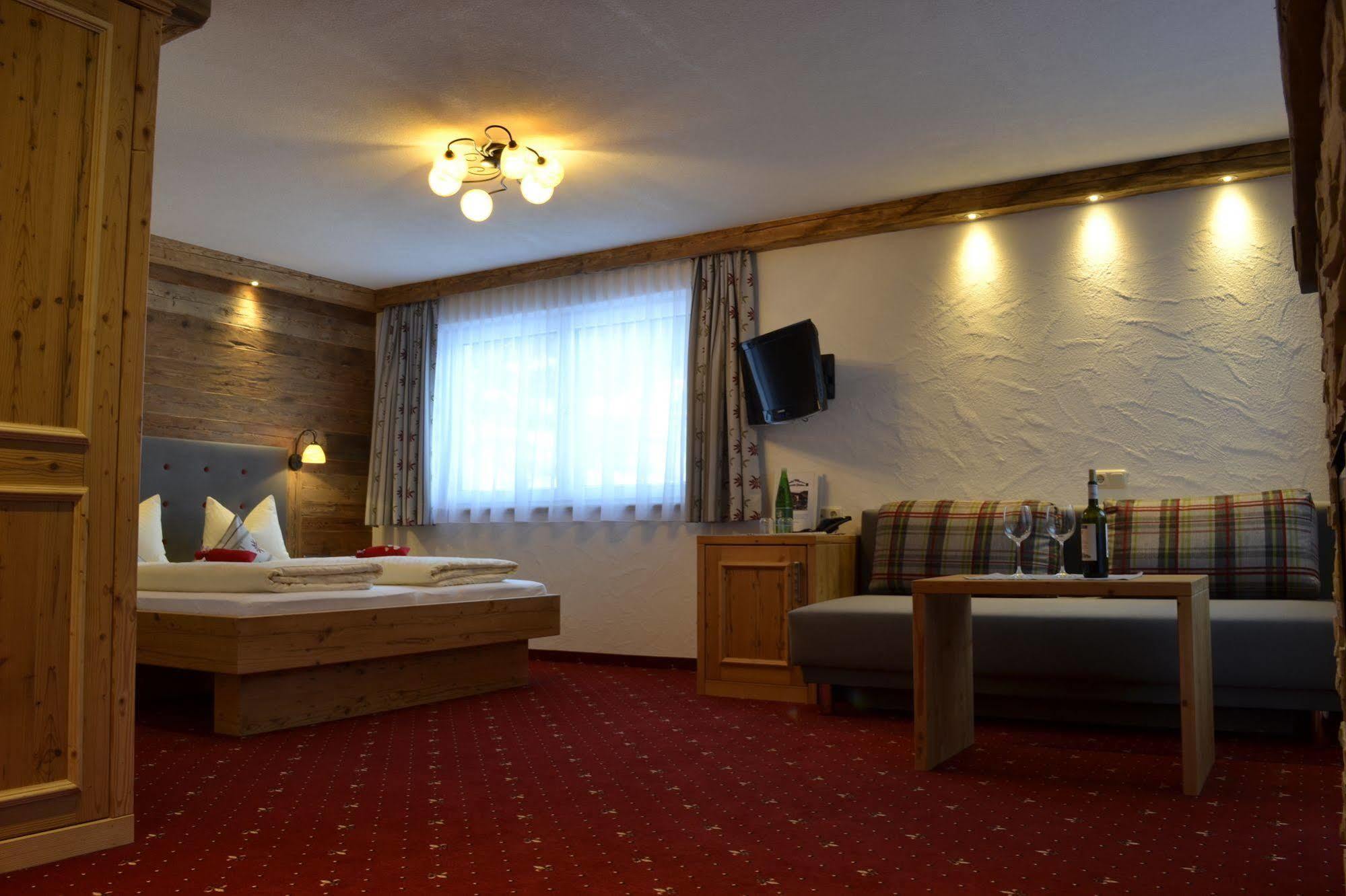 Pension Alpenperle Holzgau Exteriör bild