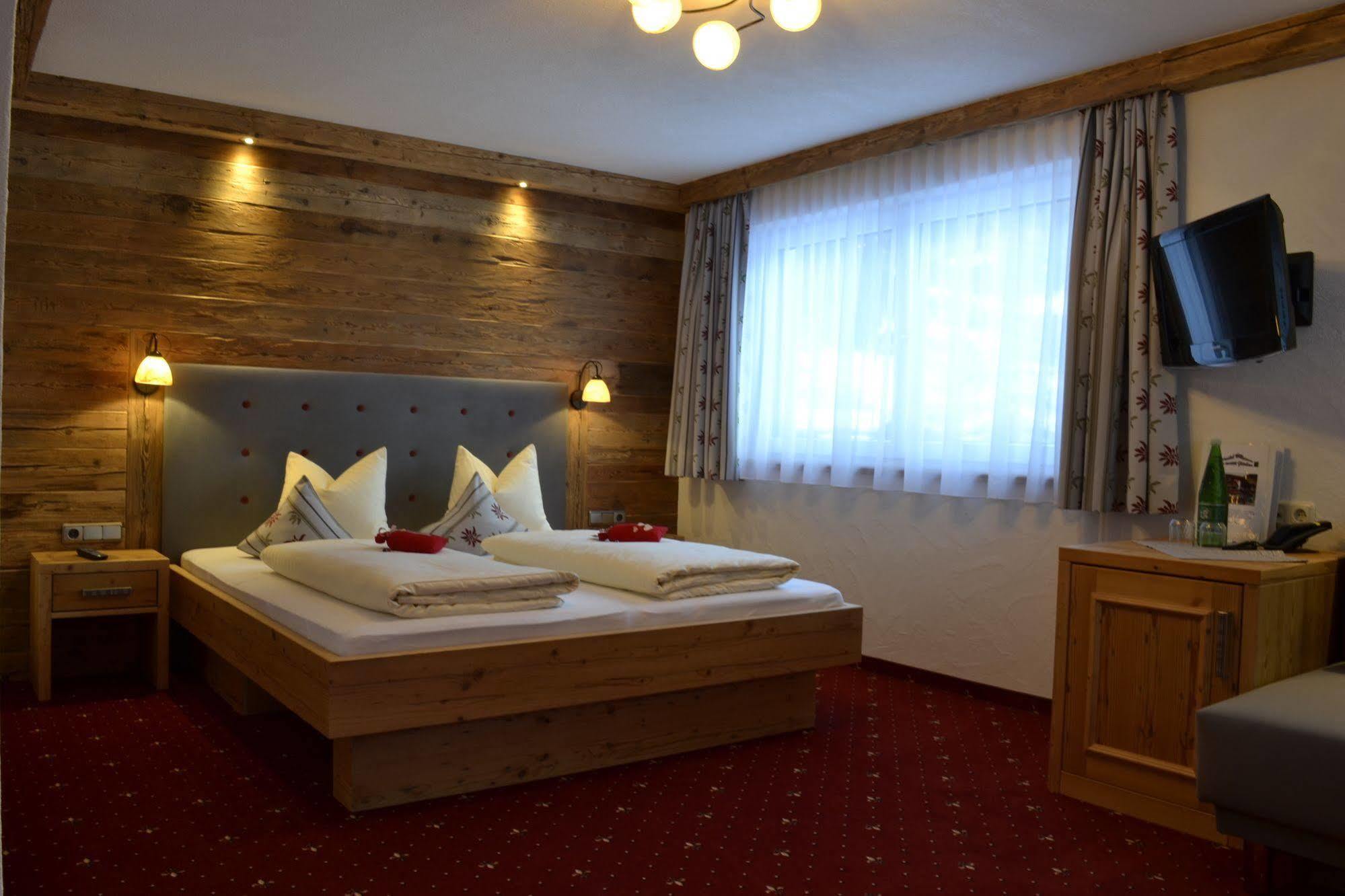 Pension Alpenperle Holzgau Exteriör bild